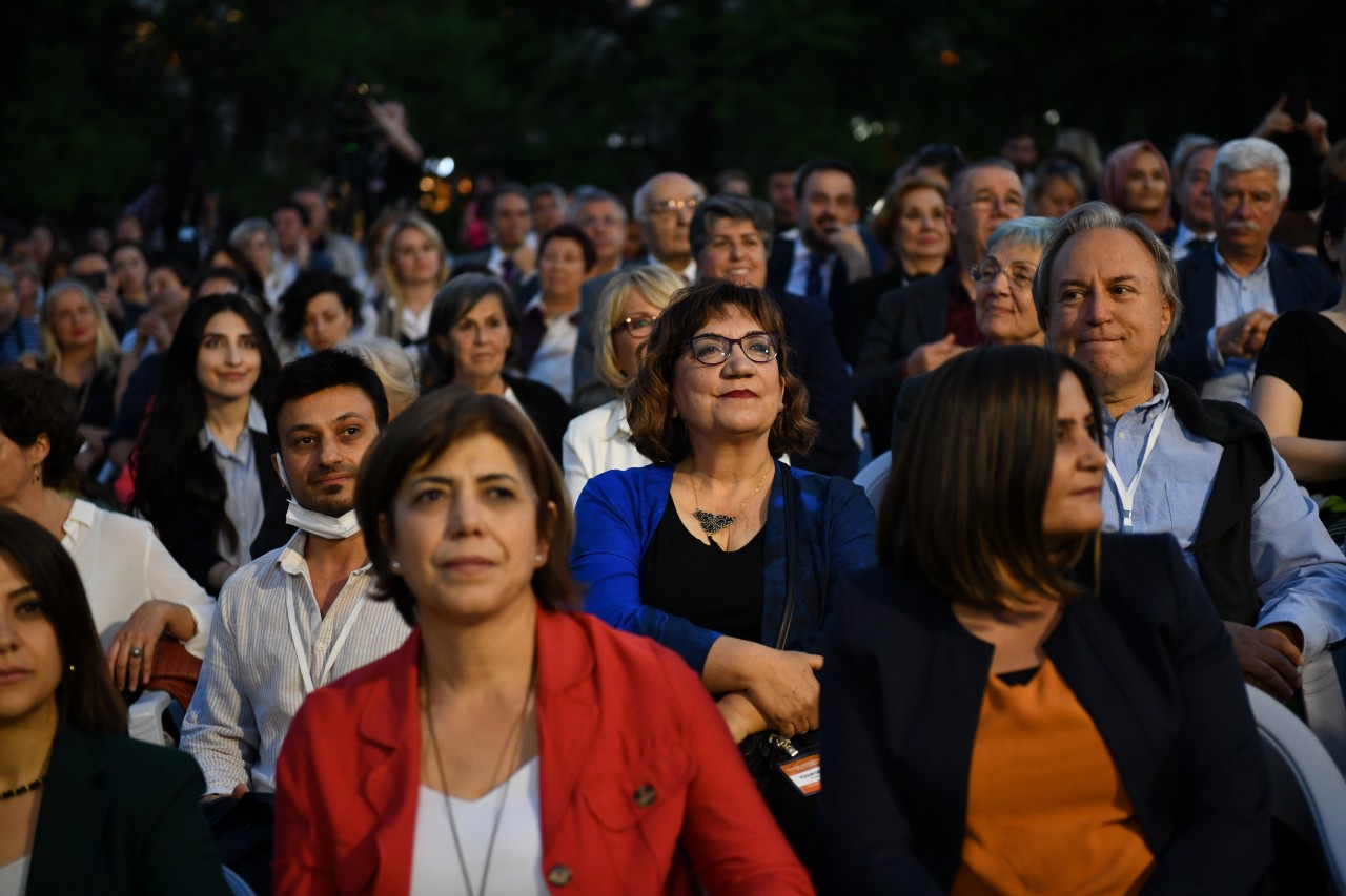 25. Uçan Süpürge